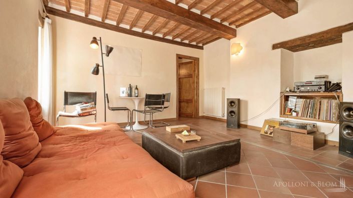 Image No.19-8 Bed Apartment for sale