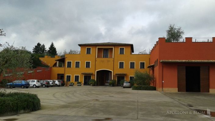 Image No.1-3 Bed Vineyard for sale