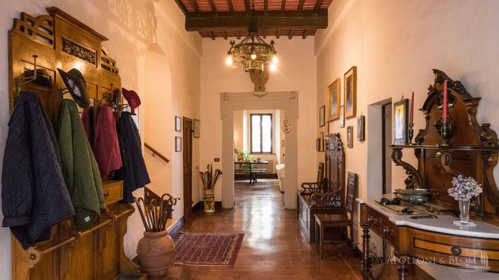 Image No.12-8 Bed Apartment for sale