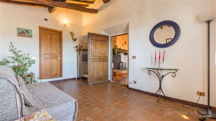 Image No.11-6 Bed Apartment for sale