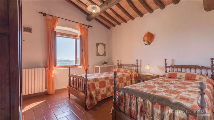 Image No.16-6 Bed Apartment for sale