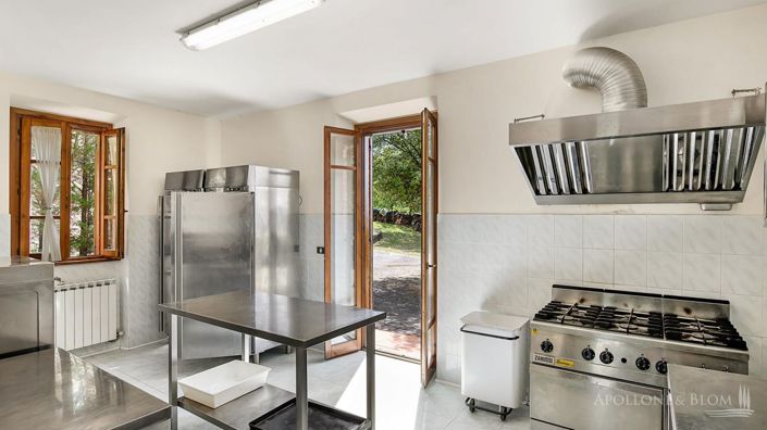 Image No.21-13 Bed Apartment for sale