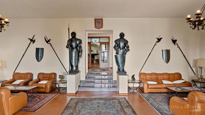 Image No.3-13 Bed Apartment for sale