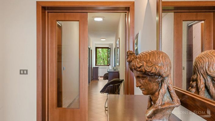 Image No.30-13 Bed Apartment for sale