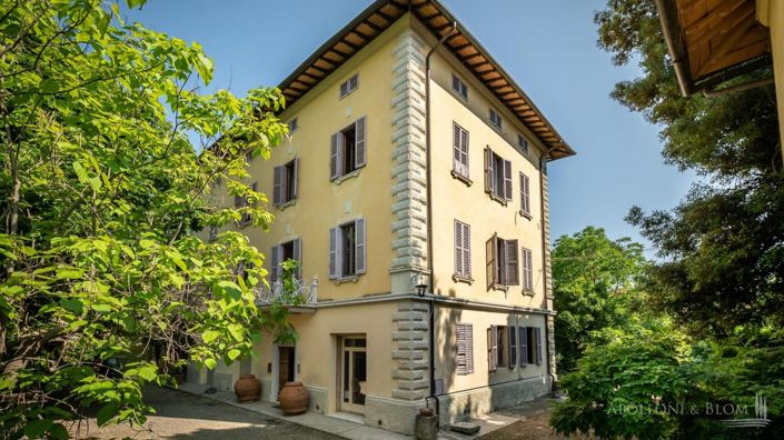 Image No.1-8 Bed Villa for sale