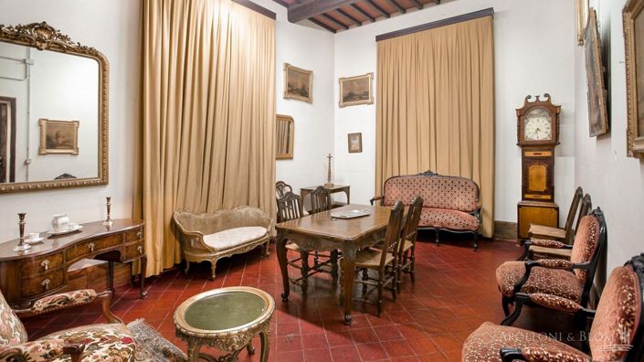 Image No.14-8 Bed Villa for sale