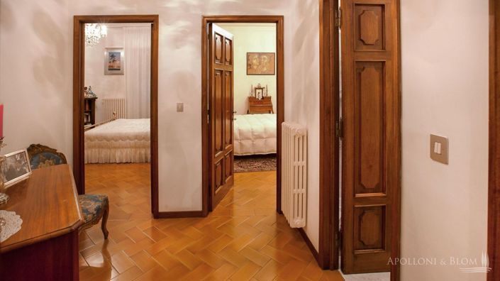 Image No.17-8 Bed Villa for sale