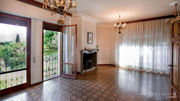 Image No.18-8 Bed Villa for sale