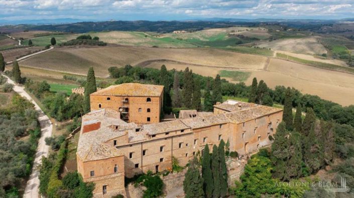 Image No.1-Châteaux de 10 chambres à vendre à Montalcino