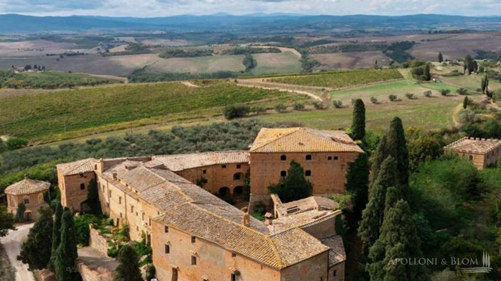 Image No.2-Châteaux de 10 chambres à vendre à Montalcino