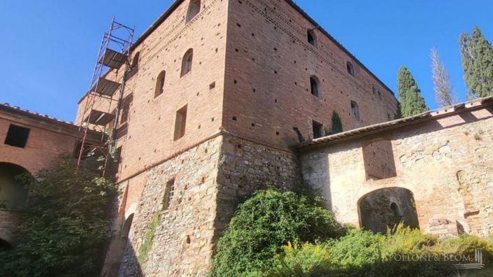 Image No.21-10 Bed Chateaux for sale