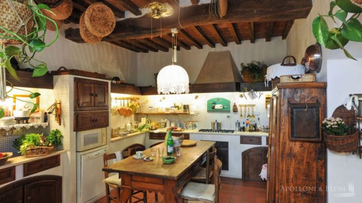 Image No.19-8 Bed Apartment for sale