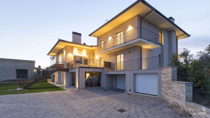 Image No.12-7 Bed Villa for sale