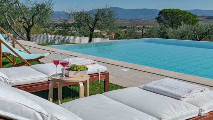 Image No.16-7 Bed Villa for sale