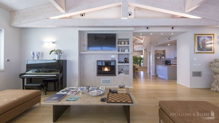 Image No.2-7 Bed Villa for sale