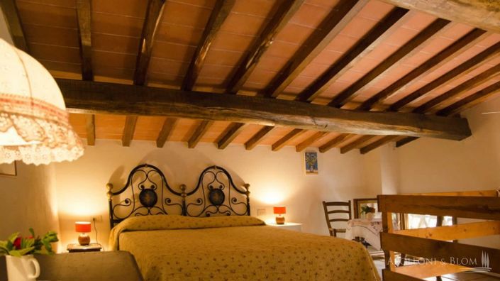 Image No.18-11 Bed Apartment for sale