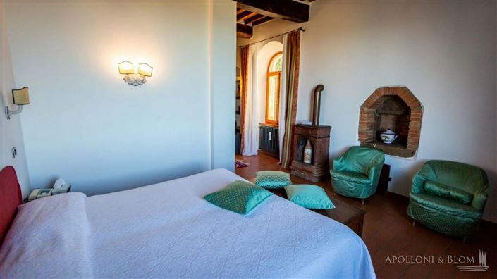 Image No.8-13 Bed Apartment for sale