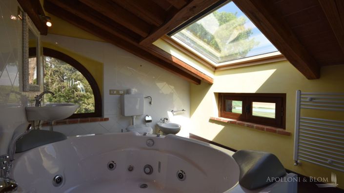 Image No.18-21 Bed Apartment for sale