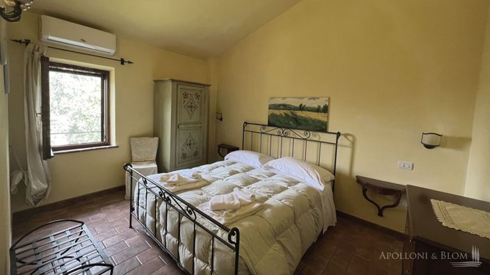 Image No.24-3 Bed Country House for sale