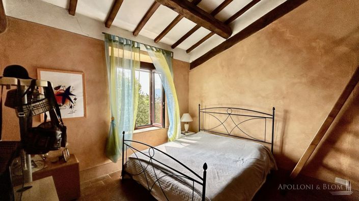 Image No.8-8 Bed Apartment for sale