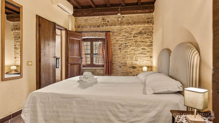 Image No.25-13 Bed Apartment for sale