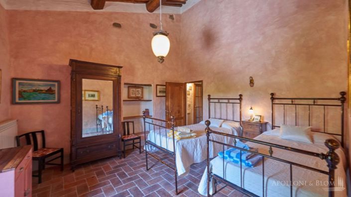 Image No.18-12 Bed Apartment for sale