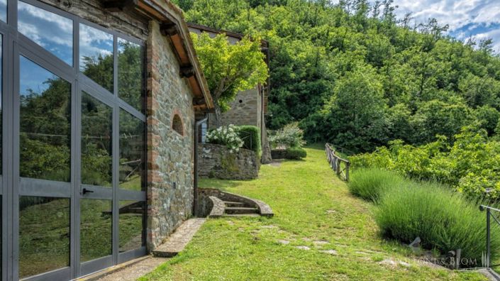 Image No.9-12 Bed Apartment for sale