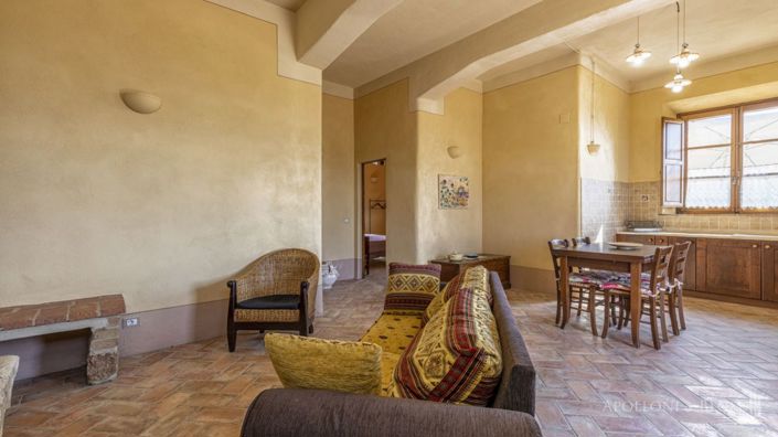 Image No.20-9 Bed Apartment for sale