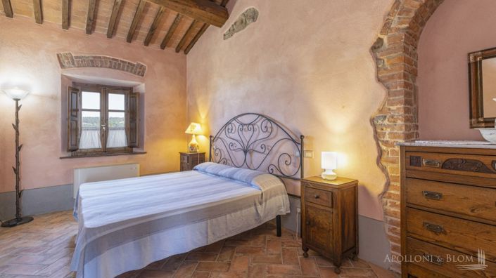 Image No.30-9 Bed Apartment for sale