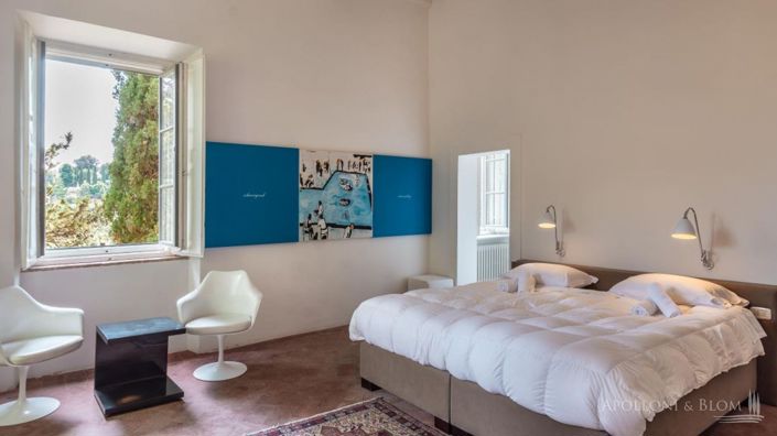 Image No.12-8 Bed Apartment for sale