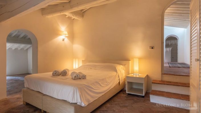 Image No.13-8 Bed Apartment for sale