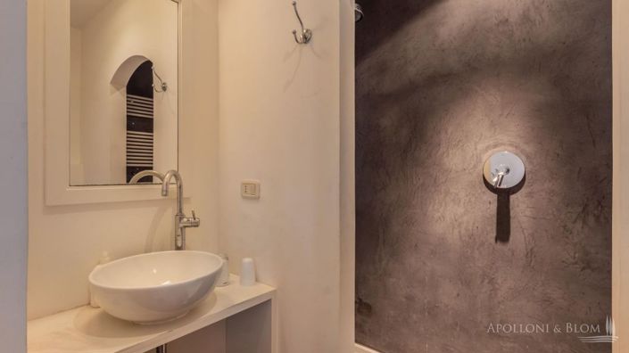 Image No.18-8 Bed Apartment for sale