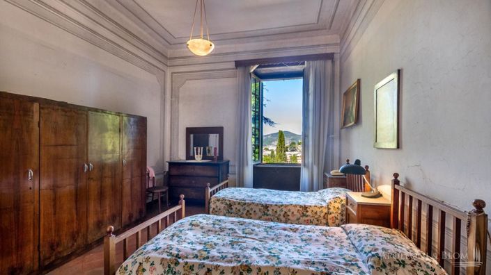 Image No.13-8 Bed Apartment for sale