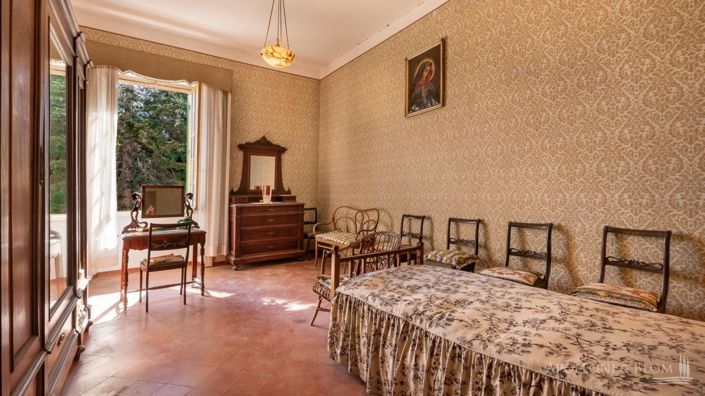 Image No.17-8 Bed Apartment for sale