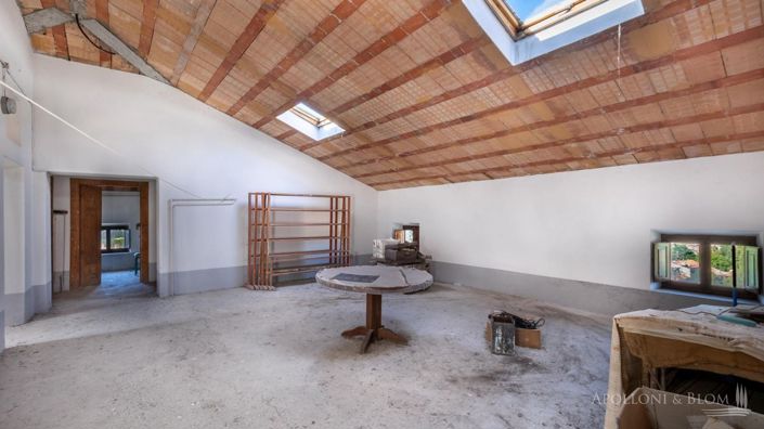 Image No.18-8 Bed Apartment for sale