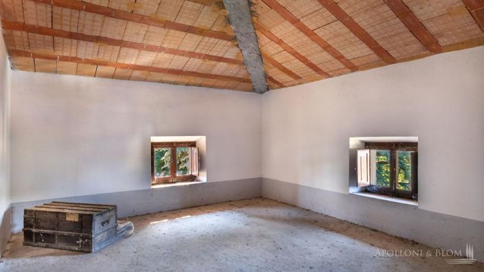 Image No.20-8 Bed Apartment for sale