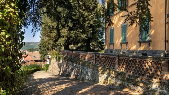 Image No.28-8 Bed Apartment for sale