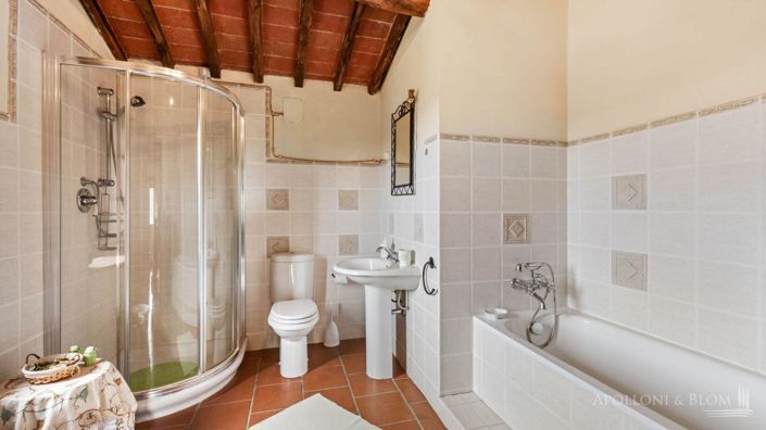 Image No.12-6 Bed Apartment for sale