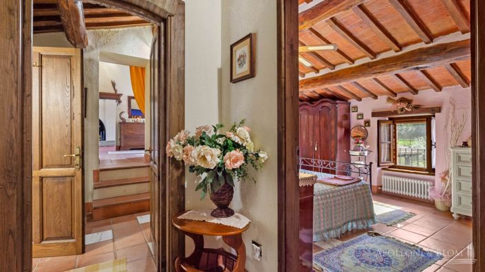 Image No.14-6 Bed Apartment for sale