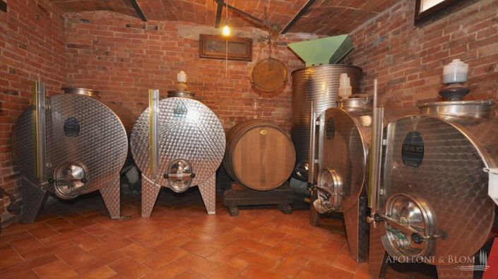 Image No.11-11 Bed Apartment for sale