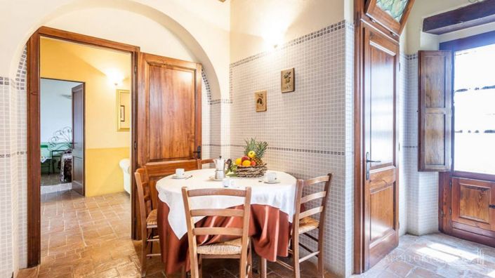 Image No.10-12 Bed Apartment for sale