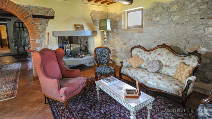 Image No.18-6 Bed Apartment for sale