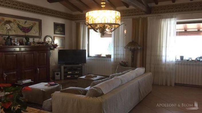 Image No.10-5 Bed Apartment for sale