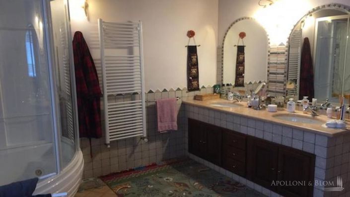 Image No.20-5 Bed Apartment for sale