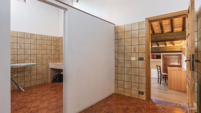 Image No.10-5 Bed Apartment for sale