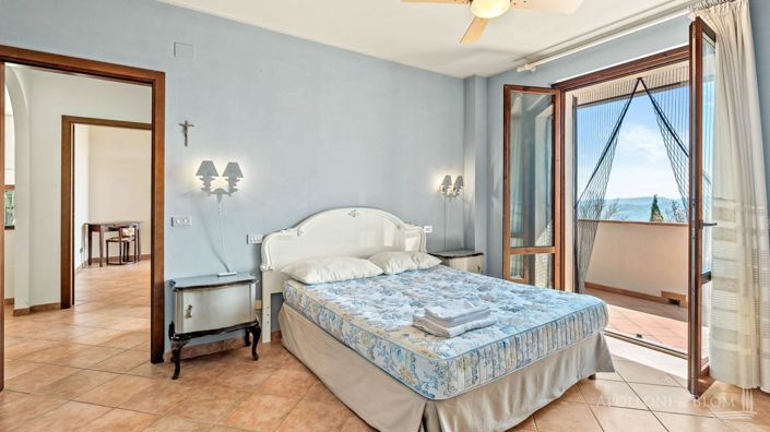 Image No.29-Villa de 4 chambres à vendre à Pérouse