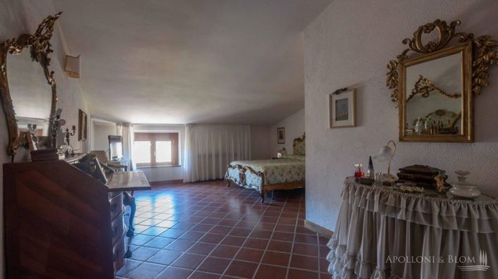 Image No.25-5 Bed Apartment for sale