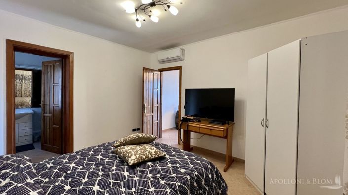 Image No.20-5 Bed Vineyard for sale