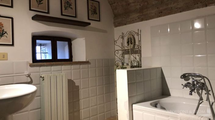 Image No.17-20 Bed Apartment for sale