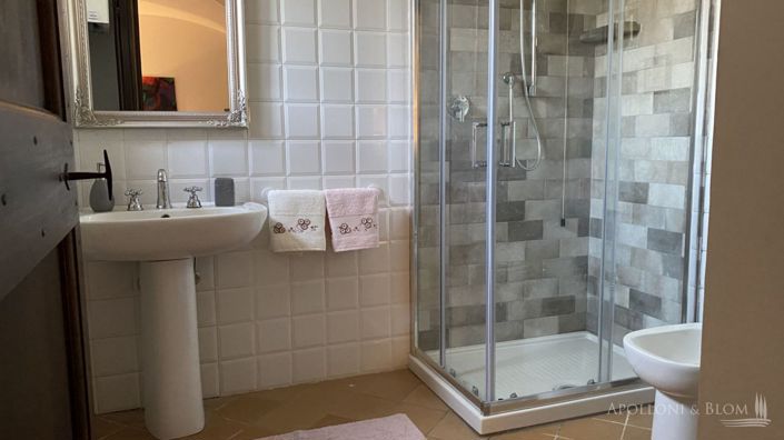 Image No.22-20 Bed Apartment for sale